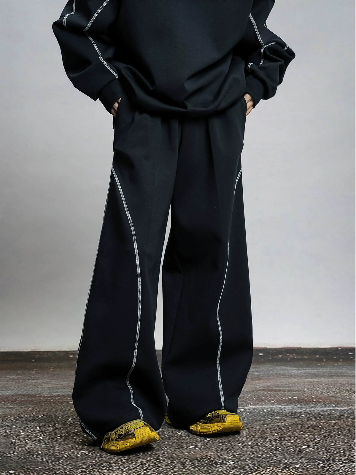 DBW Wide-Leg Fleece Sweatpants with Curved Contrast Stitching