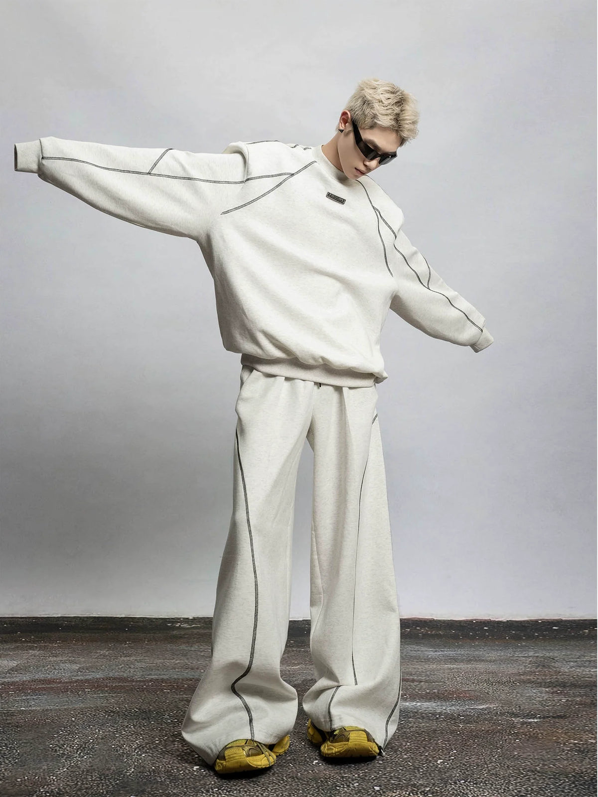 DBW Wide-Leg Fleece Sweatpants with Curved Contrast Stitching