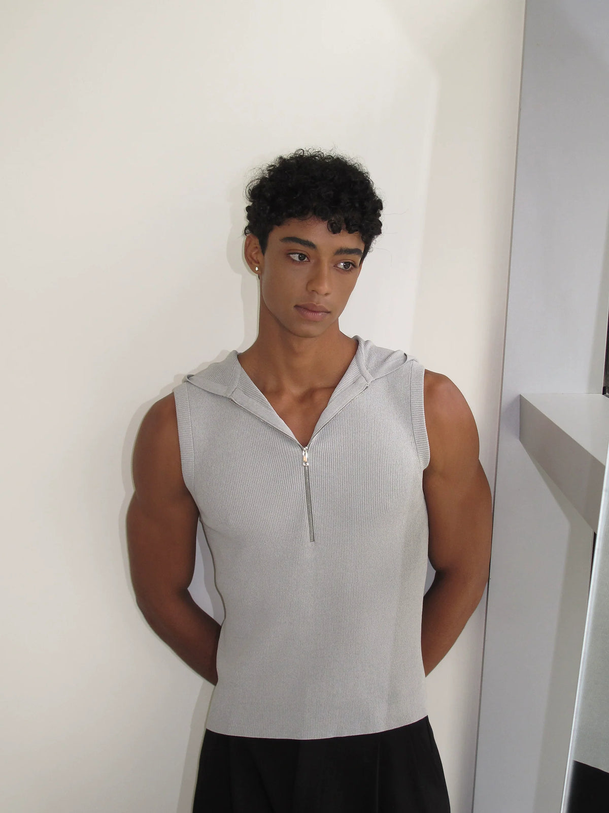 WEAVE STUDIO Slim-Fit Sleeveless Zip-Up Hoodie